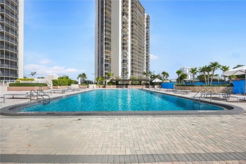 Condominio en venta en Aventura, Florida, 2 dormitorios, 121.98 m2 № 2155137 - foto 25