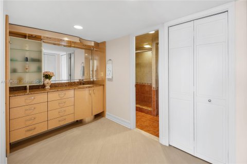 Condominio en venta en Aventura, Florida, 2 dormitorios, 121.98 m2 № 2155137 - foto 15