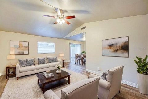 House in Orlando, Florida 3 bedrooms, 141.3 sq.m. № 1825242 - photo 9