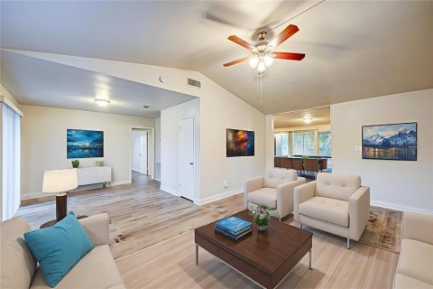 House in Orlando, Florida 3 bedrooms, 141.3 sq.m. № 1825242 - photo 11