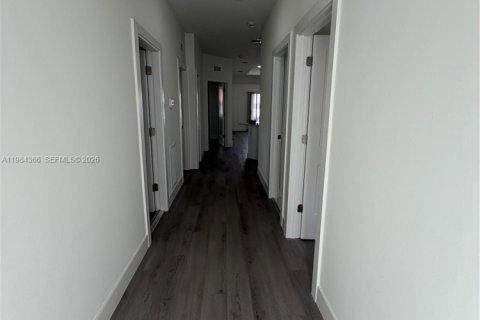 Villa ou maison à louer à Lehigh Acres, Floride: 3 chambres, 185.8 m2 № 2047859 - photo 8