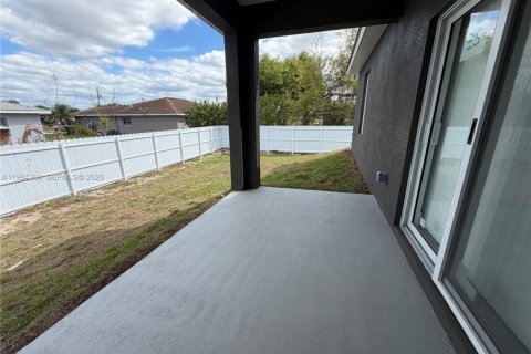 Villa ou maison à louer à Lehigh Acres, Floride: 3 chambres, 185.8 m2 № 2047859 - photo 5