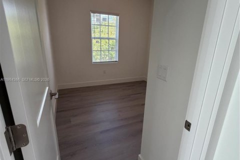 Villa ou maison à louer à Lehigh Acres, Floride: 3 chambres, 185.8 m2 № 2047859 - photo 30