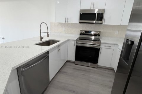 Villa ou maison à louer à Lehigh Acres, Floride: 3 chambres, 185.8 m2 № 2047859 - photo 10