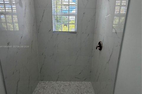 Villa ou maison à louer à Lehigh Acres, Floride: 3 chambres, 185.8 m2 № 2047859 - photo 16