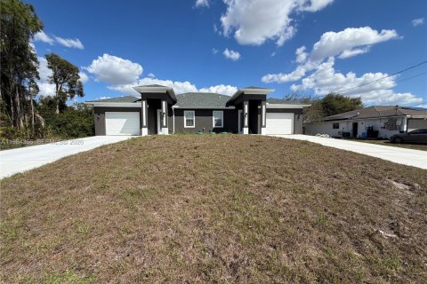 Villa ou maison à Lehigh Acres, Floride 3 chambres, 185.8 m2 № 2047859