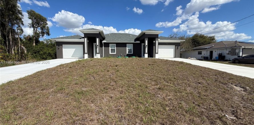 Villa ou maison à Lehigh Acres, Floride 3 chambres, 185.8 m2 № 2047859