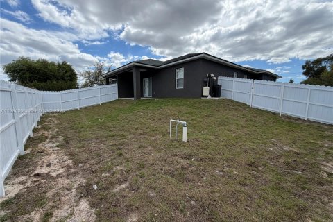 Villa ou maison à louer à Lehigh Acres, Floride: 3 chambres, 185.8 m2 № 2047859 - photo 6