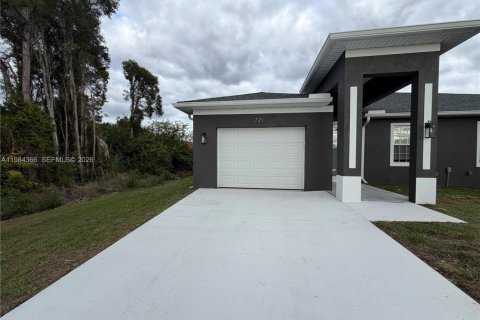 Villa ou maison à louer à Lehigh Acres, Floride: 3 chambres, 185.8 m2 № 2047859 - photo 2