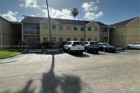 Кондоминиум с 2 спальнями в Майами, Флорида № 2038753