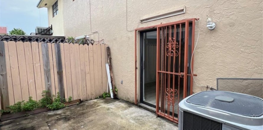 Condo à Sweetwater, Floride, 2 chambres  № 1229273