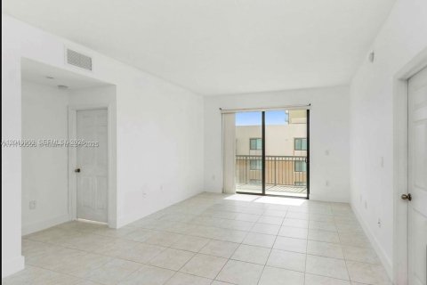 Copropriété à louer à Miami, Floride: 2 chambres, 95.04 m2 № 2076189 - photo 4