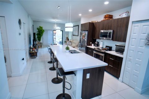 House in Doral, Florida 2 bedrooms, 97.36 sq.m. № 1727818 - photo 1