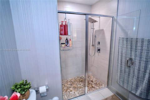 House in Doral, Florida 2 bedrooms, 97.36 sq.m. № 1727818 - photo 14