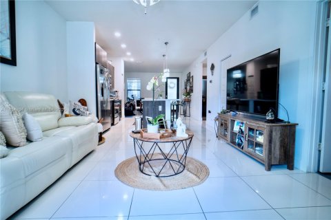 House in Doral, Florida 2 bedrooms, 97.36 sq.m. № 1727818 - photo 3