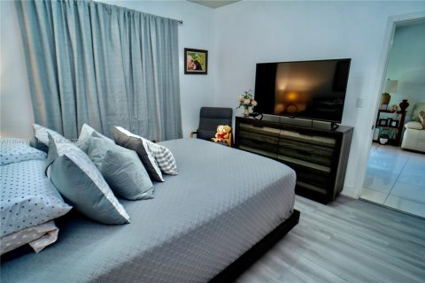 House in Doral, Florida 2 bedrooms, 97.36 sq.m. № 1727818 - photo 10