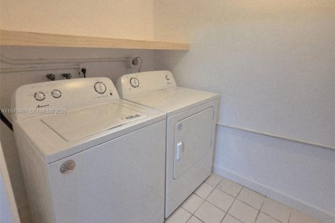 Casa en alquiler en Oakland Park, Florida, 3 dormitorios, 99.96 m2 № 2031266 - foto 5