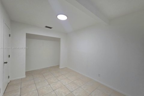 Casa en alquiler en Oakland Park, Florida, 3 dormitorios, 99.96 m2 № 2031266 - foto 4