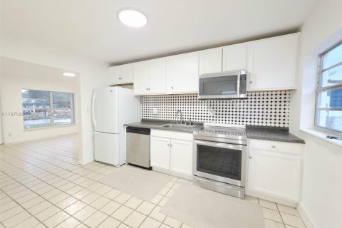 Casa en alquiler en Oakland Park, Florida, 3 dormitorios, 99.96 m2 № 2031266 - foto 3