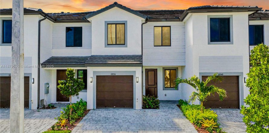 Townhouse in Homestead, Florida 3 bedrooms, 173.73 sq.m. № 1943517