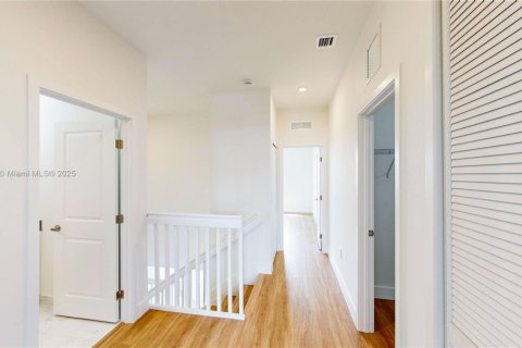 Townhouse in Homestead, Florida 3 bedrooms, 173.73 sq.m. № 1943517 - photo 23
