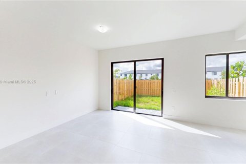 Townhouse in Homestead, Florida 3 bedrooms, 173.73 sq.m. № 1943517 - photo 12