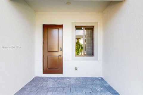 Townhouse in Homestead, Florida 3 bedrooms, 173.73 sq.m. № 1943517 - photo 4