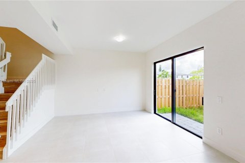 Townhouse in Homestead, Florida 3 bedrooms, 173.73 sq.m. № 1943517 - photo 14