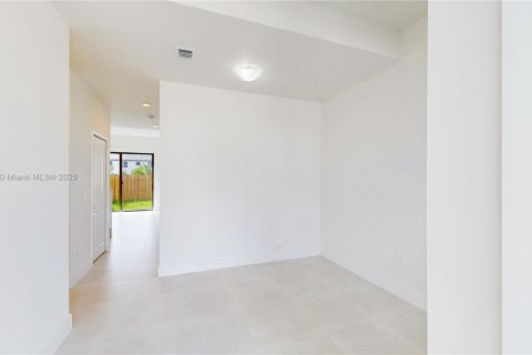Townhouse in Homestead, Florida 3 bedrooms, 173.73 sq.m. № 1943517 - photo 6