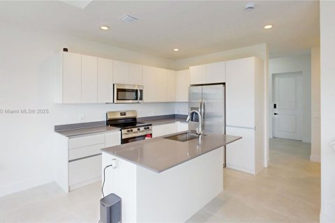 Townhouse in Homestead, Florida 3 bedrooms, 173.73 sq.m. № 1943517 - photo 17