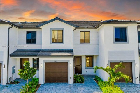 Townhouse in Homestead, Florida 3 bedrooms, 173.73 sq.m. № 1943517 - photo 2