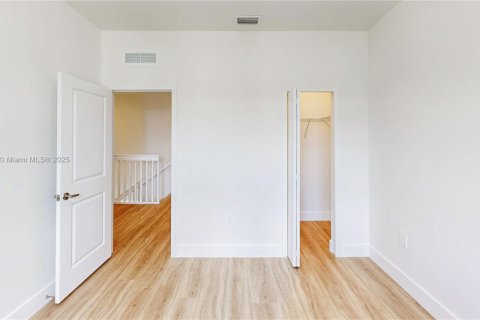 Townhouse in Homestead, Florida 3 bedrooms, 173.73 sq.m. № 1943517 - photo 24