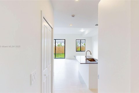 Townhouse in Homestead, Florida 3 bedrooms, 173.73 sq.m. № 1943517 - photo 5