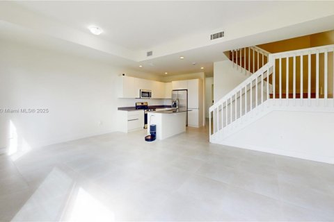 Townhouse in Homestead, Florida 3 bedrooms, 173.73 sq.m. № 1943517 - photo 13