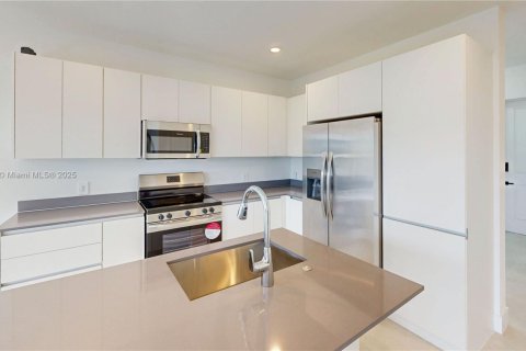 Townhouse in Homestead, Florida 3 bedrooms, 173.73 sq.m. № 1943517 - photo 16
