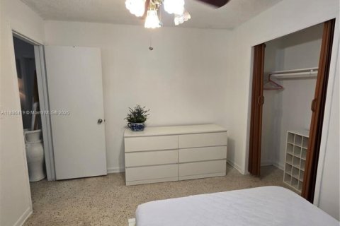 Villa ou maison à louer à Hialeah, Floride: 1 chambre, 195.09 m2 № 1933285 - photo 4