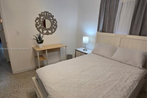 Villa ou maison à louer à Hialeah, Floride: 1 chambre, 195.09 m2 № 1933285 - photo 1