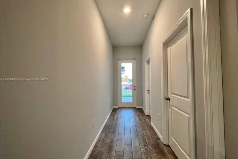 House in Cape Coral, Florida 4 bedrooms, 160.91 sq.m. № 1958134 - photo 11