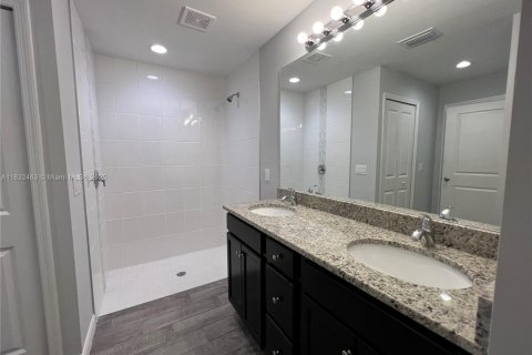 House in Cape Coral, Florida 4 bedrooms, 160.91 sq.m. № 1958134 - photo 21