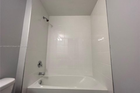 House in Cape Coral, Florida 4 bedrooms, 160.91 sq.m. № 1958134 - photo 27