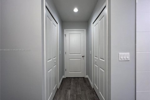 House in Cape Coral, Florida 4 bedrooms, 160.91 sq.m. № 1958134 - photo 18