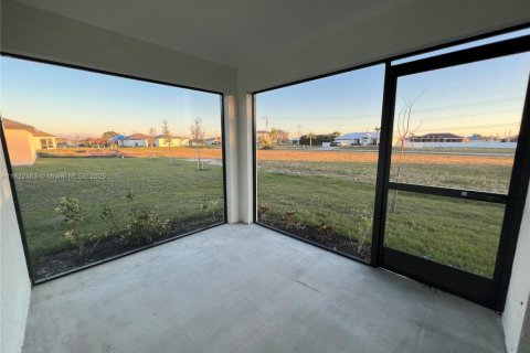 House in Cape Coral, Florida 4 bedrooms, 160.91 sq.m. № 1958134 - photo 29