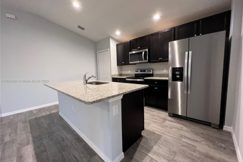 House in Cape Coral, Florida 4 bedrooms, 160.91 sq.m. № 1958134 - photo 14