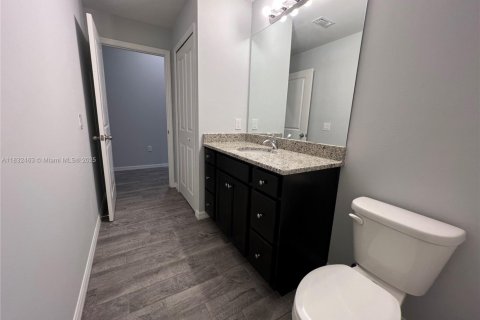 House in Cape Coral, Florida 4 bedrooms, 160.91 sq.m. № 1958134 - photo 26