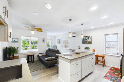 Duplex à vendre à Gulfport, Floride: 2 chambres, 96.99 m2 № 2100330 - photo 8