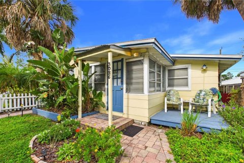 Duplex à vendre à Gulfport, Floride: 2 chambres, 96.99 m2 № 2100330 - photo 3