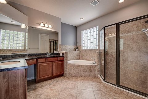 House in Land O' Lakes, Florida 6 bedrooms, 402.36 sq.m. № 1820587 - photo 30