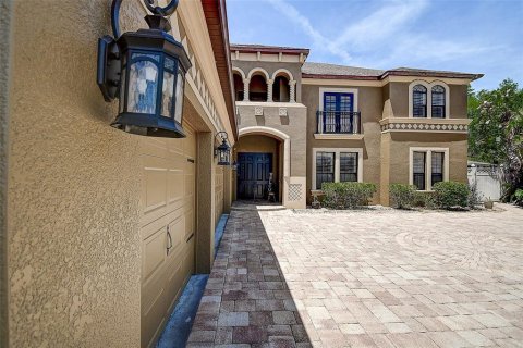 House in Land O' Lakes, Florida 6 bedrooms, 402.36 sq.m. № 1820587 - photo 7