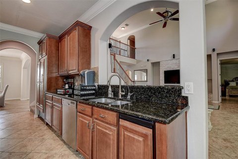 House in Land O' Lakes, Florida 6 bedrooms, 402.36 sq.m. № 1820587 - photo 18