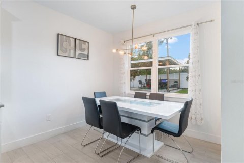 Villa ou maison à vendre à Deltona, Floride: 3 chambres, 196.95 m2 № 1784523 - photo 5